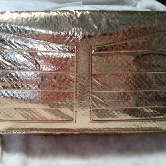 unbranded Handbags - UNBRANDED gold clutch handbag. Mirror included